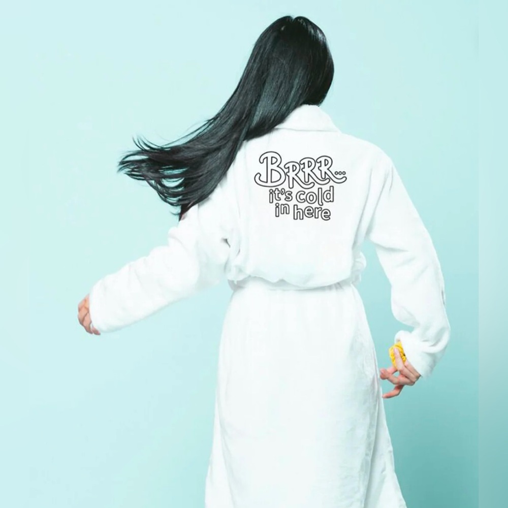 Cocus Pocus BRRRR IT'S COLD IN HERE BATHROBE NEW - Picture 8 of 11